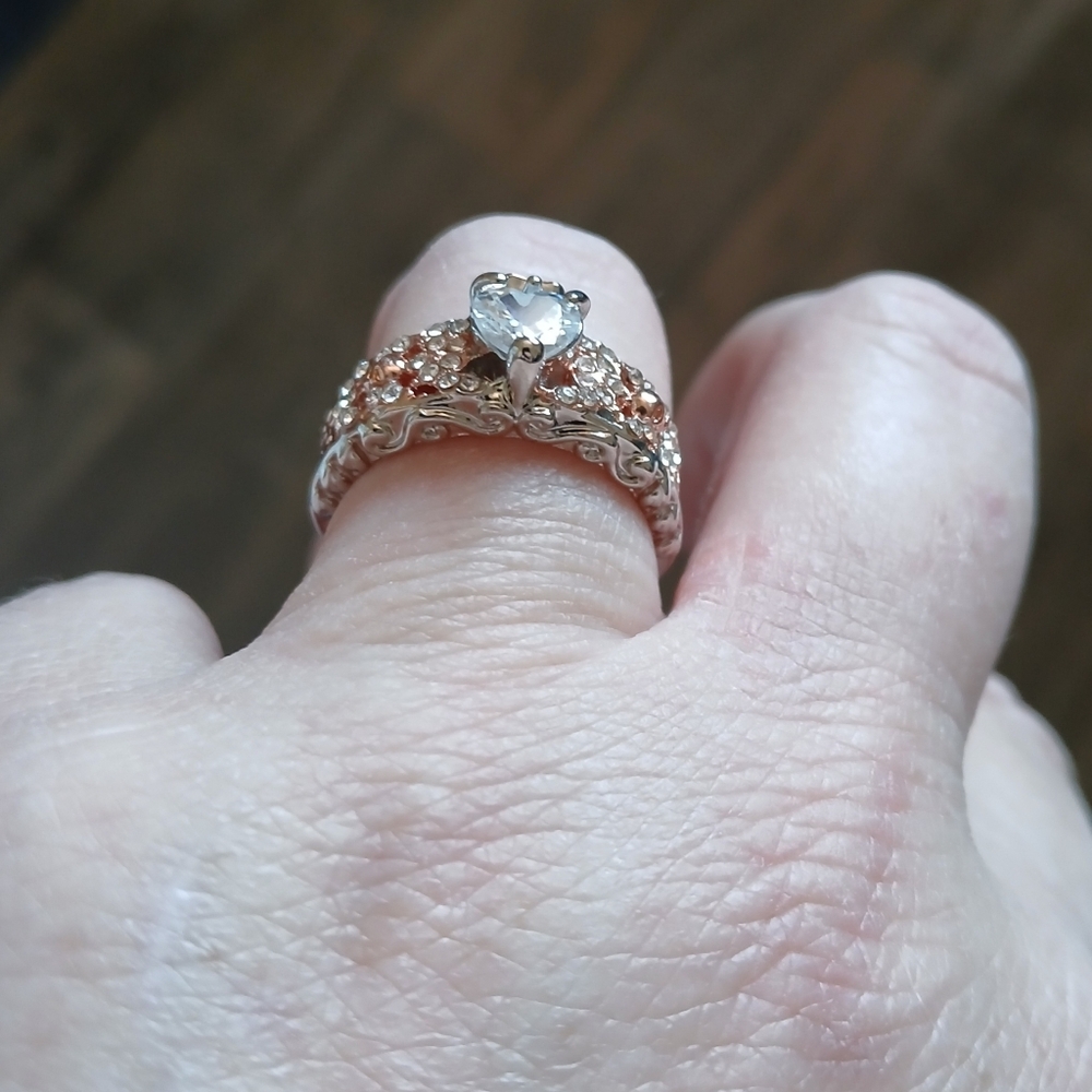 New Heart Shaped CZ Rose Gold & Silver Skulls & Roses Ring. - Picture 4 of 16